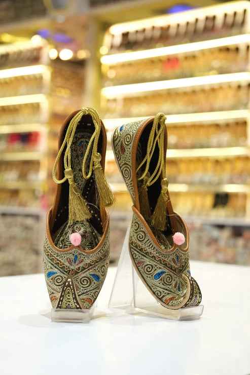 Shehzaadi Tie-Up Heritage Jutti