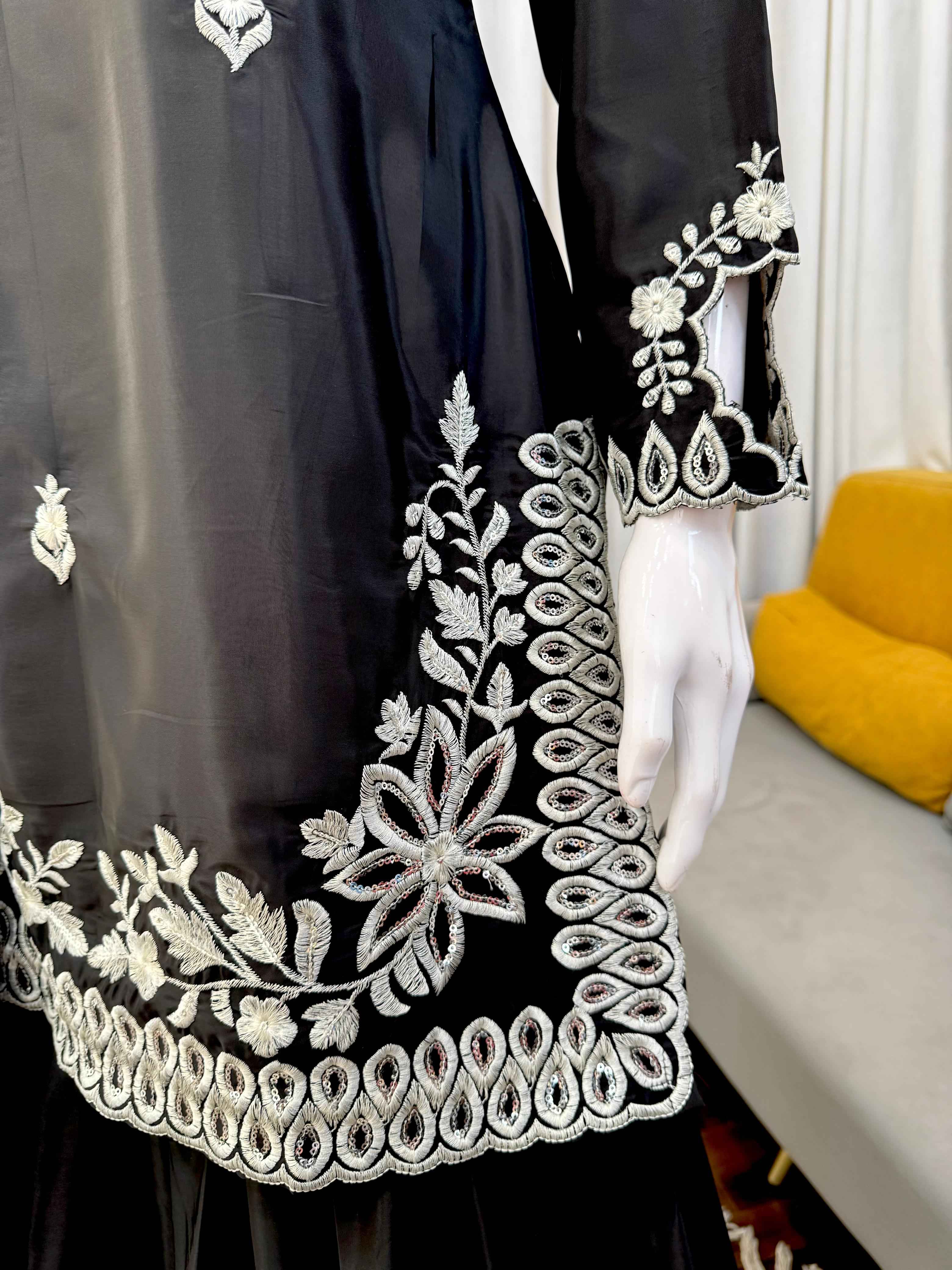 Noir Pearl Elegance Crepe Set