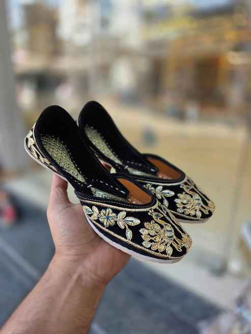 Morbagh Noir Embroidered Jutti