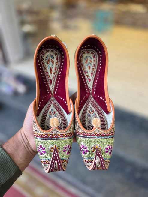 Rangrez Pearl Tassel Embroidered Jutti