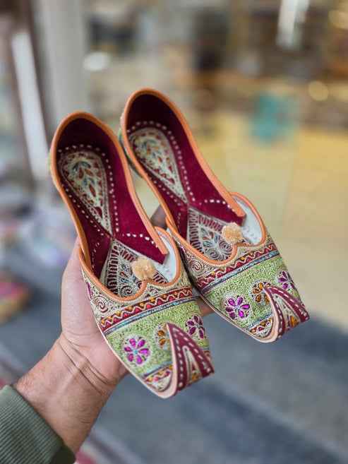 Rangrez Pearl Tassel Embroidered Jutti